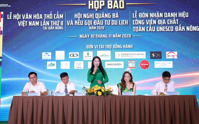 Bà Tôn Thị Ngọc Hạnh, Phó Chủ tịch tỉnh Đắk Nông thông tin về Lễ hội văn hóa thổ cẩm.