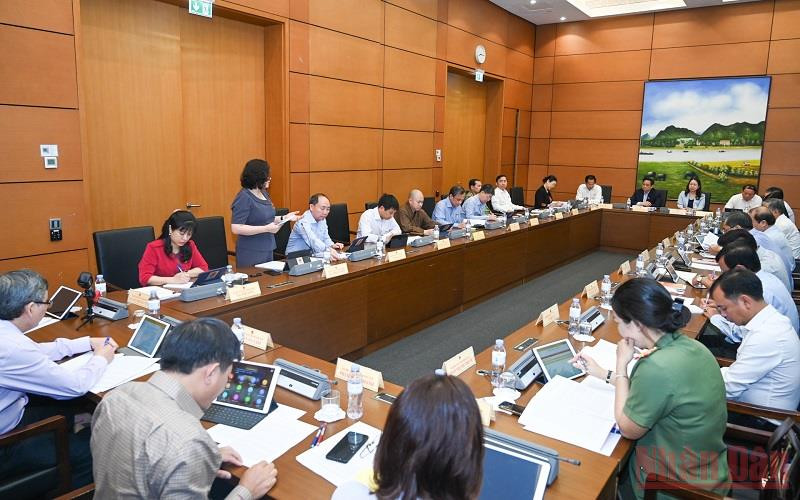 Quang cảnh phiên thảo luận tại Tổ 4 sáng 25/5. (Ảnh: LINH KHOA)