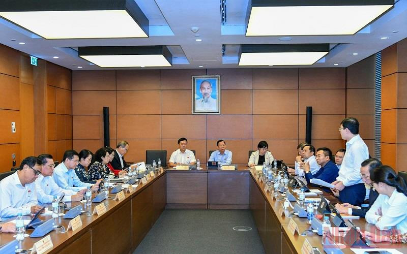 Quang cảnh phiên thảo luận tại Tổ 2 chiều 24/5. (Ảnh: LINH NGUYÊN)