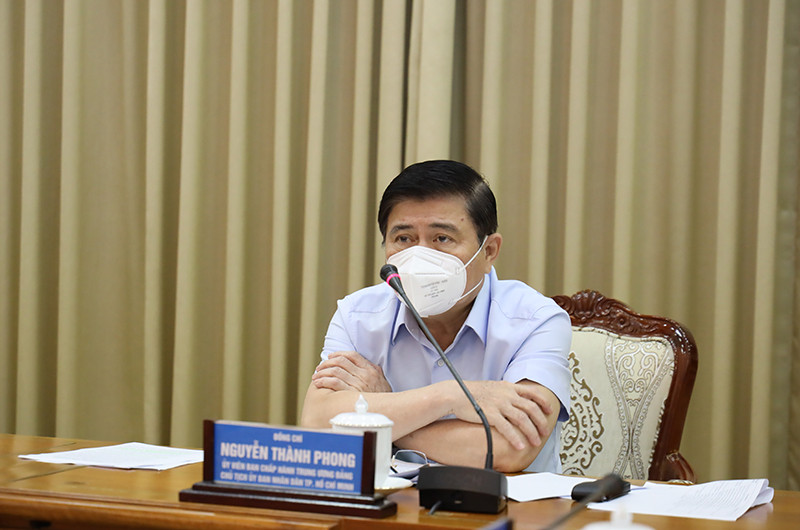 Chủ tịch UBND TP Hồ Chí Minh Nguyễn Thành Phong phát biểu tại cuộc họp.