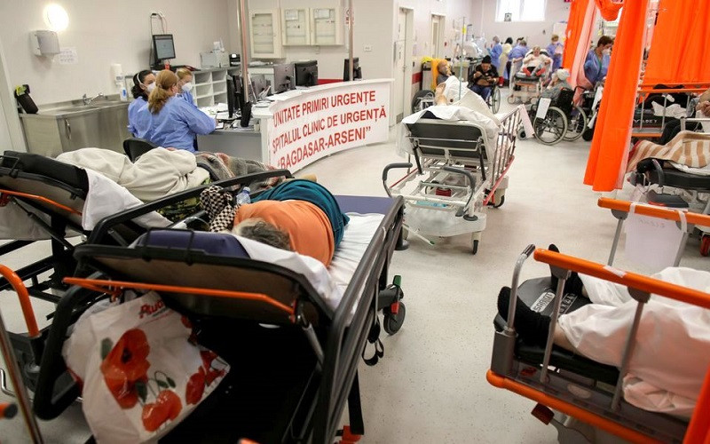 Phòng chăm sóc đặc biệt (ICU) của Bệnh viện Bagdasar-Arseni chật kín bệnh nhân, Bucharest, Romania, ngày 19/10/2021. (Ảnh: Inquam/Reuters)