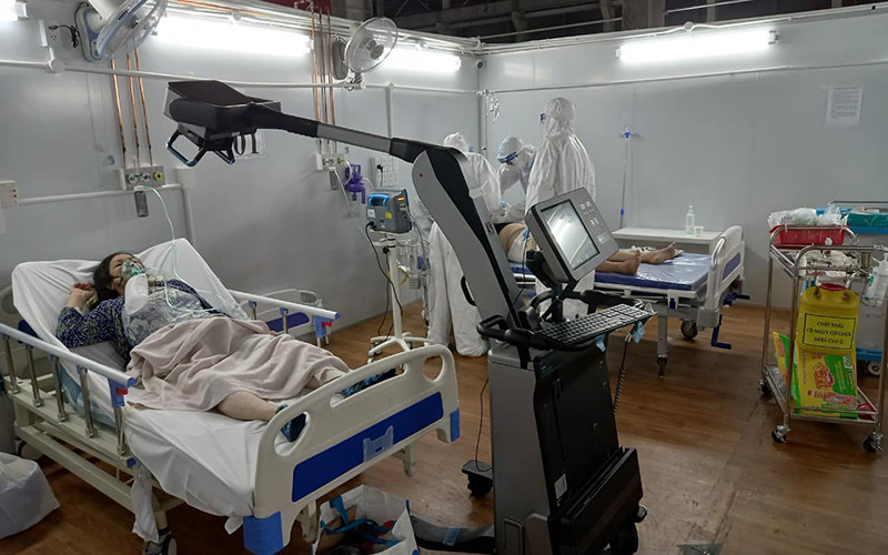 Trong phòng cấp cứu bệnh nhân nặng của Trung tâm Hồi sức tích cực bệnh nhân Covid-19 Bệnh viện Bạch Mai đặt tại Bệnh viện Dã chiến 16.