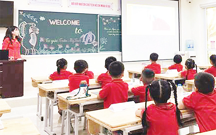 Tiết học đầu tiên của học sinh Trường tiểu học Tràng An (Hoàn Kiếm). Ảnh: HÀ THU