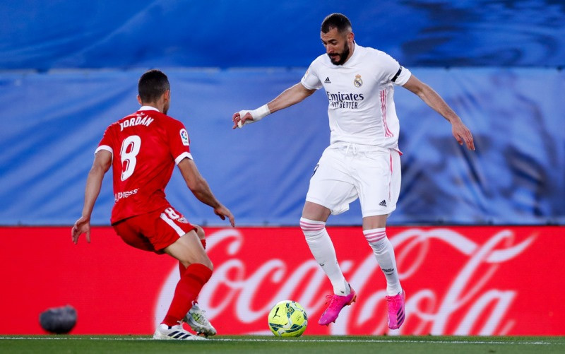 Real có trận hòa hú vía trước Sevilla và cũng lỡ cơ hội chiếm ngôi đầu bảng. (Ảnh: Real Madrid CF)