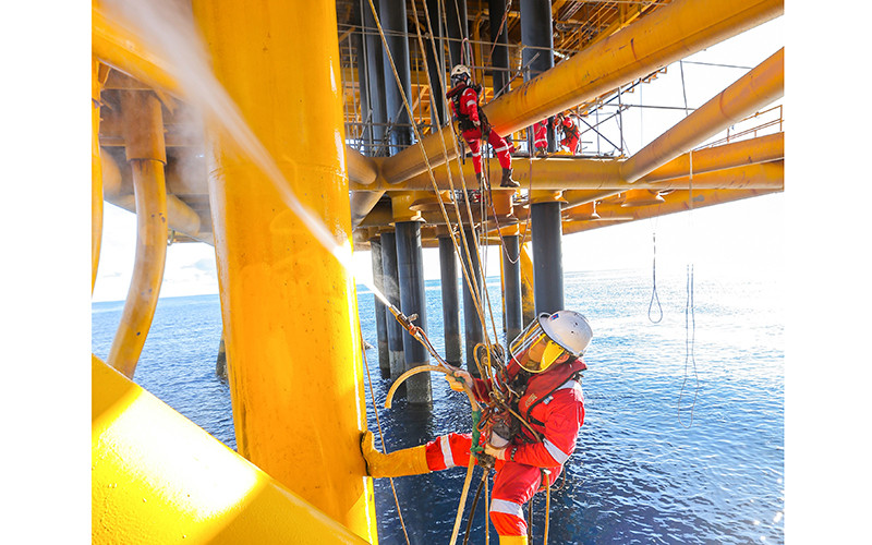 Bảo dưỡng chân đế giàn Mộc Tinh.