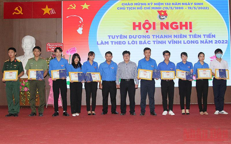 Những thanh niên tiên tiến làm theo lời Bác được tuyên dương cấp tỉnh. 