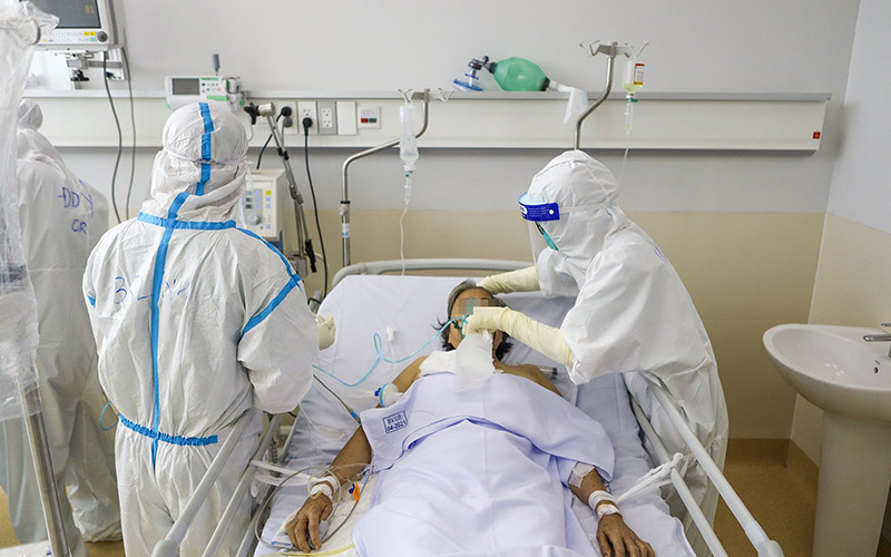 Các bác sĩ đang nỗ lực điều trị cho các ca bệnh nặng.