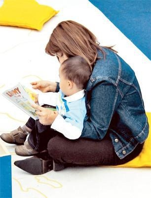 Ðọc sách cùng con.