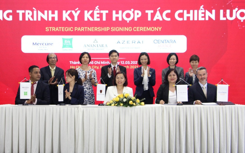 Các đối tác chiến lược của Nova Group ký kết hợp tác.