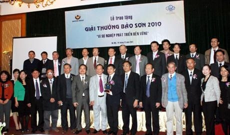 Tại Lễ trao tặng giải thưởng Bảo Sơn 2010 vì sự nghiệp phát triển bền vững.