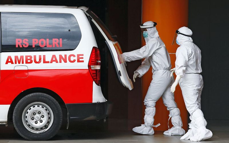 Ảnh tư liệu: Các nhân viên y tế tại Jakarta, Indonesia, ngày 13/1/2021. (Ảnh: Reuters)