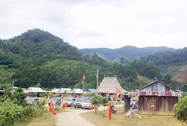 Việc sắp xếp lại thôn, bản góp phần giúp cho người dân huyện Tây Giang thuận lợi trong sinh hoạt và sản xuất.