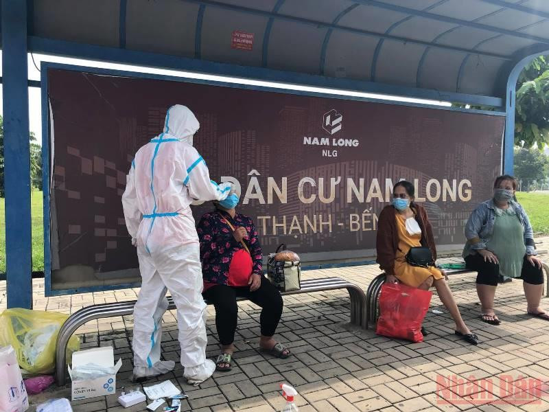 Đón các thai phụ đang tạm trú tại TP Hồ Chí Minh về An Giang.