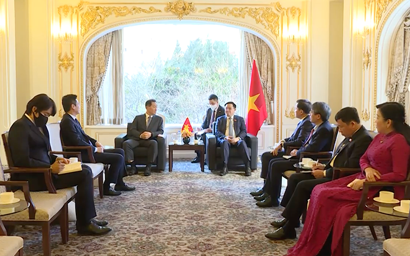 Chủ tịch Quốc hội Vương Đình Huệ tiếp lãnh đạo các Tập đoàn, doanh nghiệp Hàn Quốc, sáng 13/12. (Ảnh: quochoi.vn)