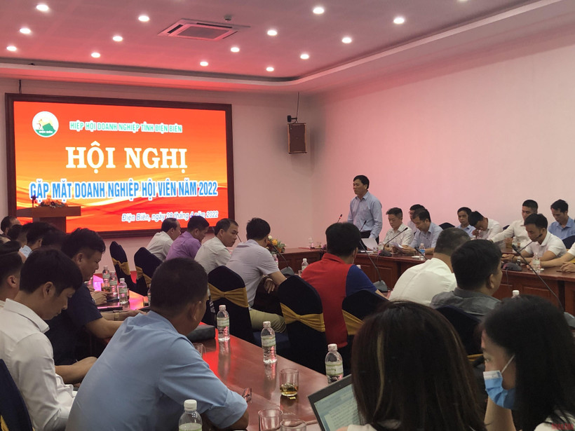 Ông Bùi Đức Giang, Chủ tịch Hiệp hội doanh nghiệp Điện Biên thông tin tình hình hoạt động của cộng đồng doanh nghiệp.