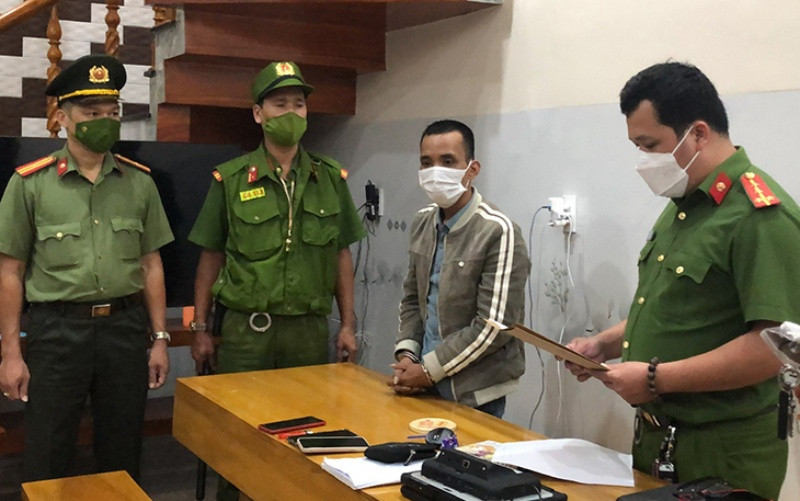 Công an bắt giữ đối tượng Nguyễn Hồ Hát.