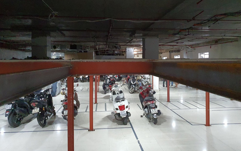 Chủ đầu tư dự án vừa cắt đôi tầng 1 chung cư để làm bãi đỗ xe, không bảo đảm an toàn.