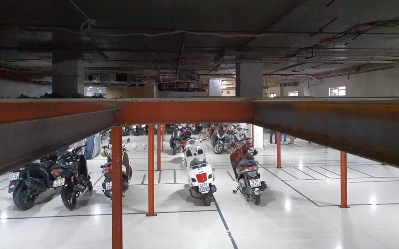 Chủ đầu tư dự án vừa cắt đôi tầng 1 chung cư để làm bãi đỗ xe, không bảo đảm an toàn.