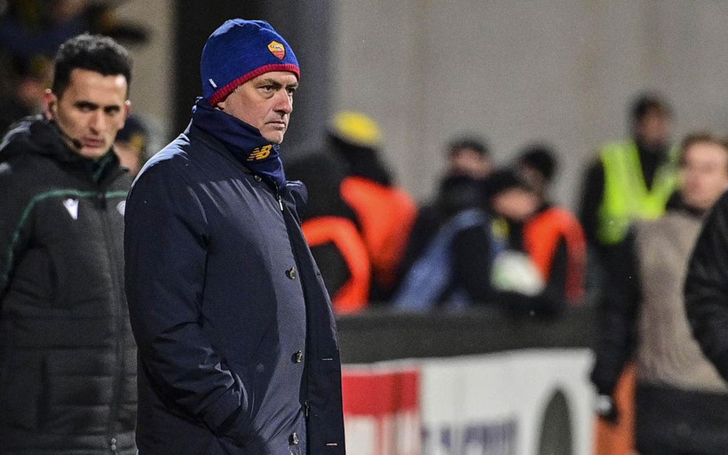 Jose Mourinho trong thất bại 1 - 6 của Roma trước Bodo/Glimt. (Ảnh: EuroSport)