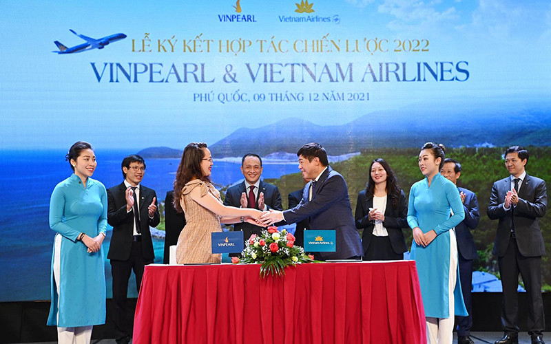 Ký kết thỏa thuận hợp tác chiến lược hàng không du lịch giữa Vietnam Airlines và Vinpearl.