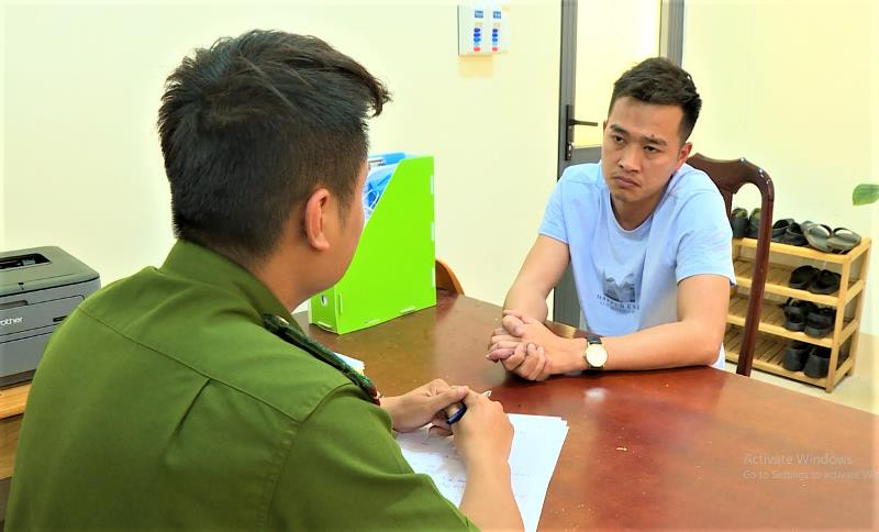 Đối tượng Hồ Tiến Đạt tại Công an TP Buôn Ma Thuột.