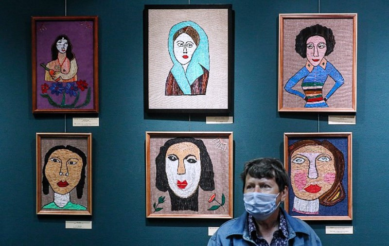 Người dân đi xem triển lãm ở Moscow. (Ảnh: interfax.ru)