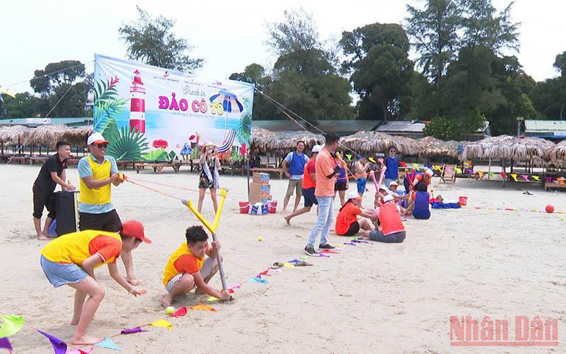 Bãi tắm Vàn Chảy, Cô Tô là điểm đến hấp dẫn nhiều du khách trong kỳ nghỉ lễ.