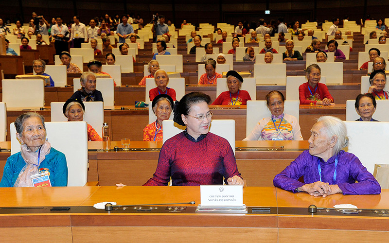 Chủ tịch Quốc hội Nguyễn Thị Kim Ngân và các đại biểu. Ảnh: Ðăng Khoa