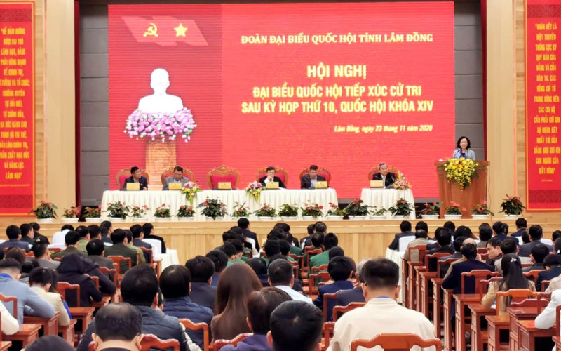 Quang cảnh buổi tiếp xúc cử tri.