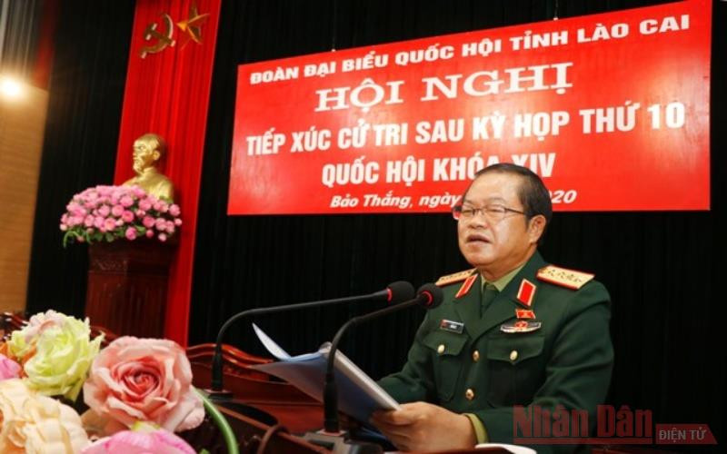 Phó Chủ tịch Quốc hội Đỗ Bá Tỵ tiếp xúc cử tri tại huyện Bảo Thắng, tỉnh Lào Cai. 