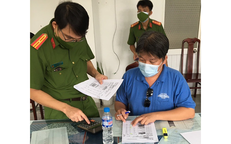 Nguyễn Xuân Quan tại cơ quan công an. (Ảnh: Công an thành phố Cần Thơ)