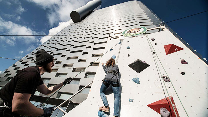 Tường leo núi nhân tạo cao nhất thế giới