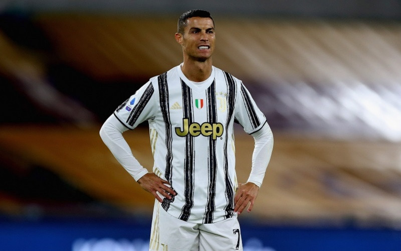 Siêu sao 35 tuổi sẽ bỏ lỡ cơ hội tái ngộ kỳ phùng địch thủ Messi ở đấu trường Champions League. (Ảnh: Getty Images)