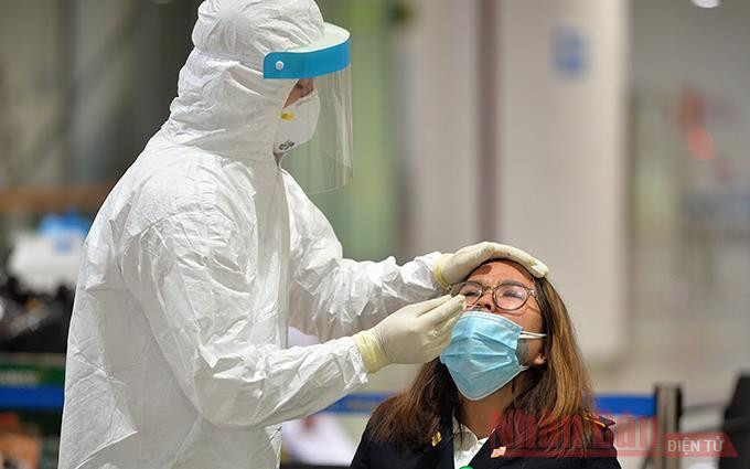 Triển khai xét nghiệm nhanh SARS-CoV-2 tại Hà Nội (Ảnh minh họa: Duy Linh).