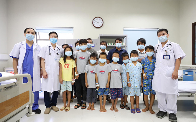 8 trẻ xuất viện chiều 8/10.