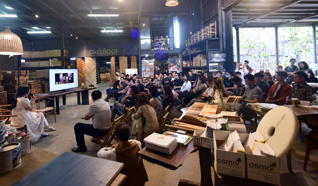 Một tọa đàm tại không gian triển lãm kiến trúc và nghệ thuật đương đại “Lộ”. Ảnh: LÊ PHÚ