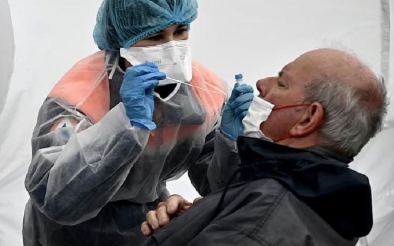 Xét nghiệm Covid-19. (Ảnh: BFMTV)