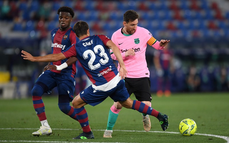 Barcelona tiếp tục bỏ lỡ cơ hội để vươn lên chiếm ngôi đầu bảng. (Ảnh: Getty Images)