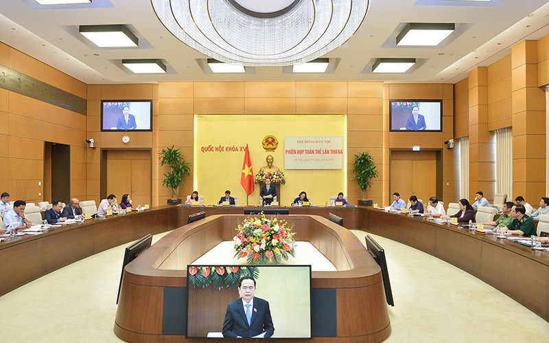 Phó Chủ tịch Thường trực Quốc hội Trần Thanh Mẫn dự và chỉ đạo tại Phiên họp toàn thể lần thứ 3 để thẩm tra và cho ý kiến vào một số nội dung chuẩn bị cho Kỳ họp thứ 3 của Quốc hội khóa XV. Ảnh: quochoi.vn