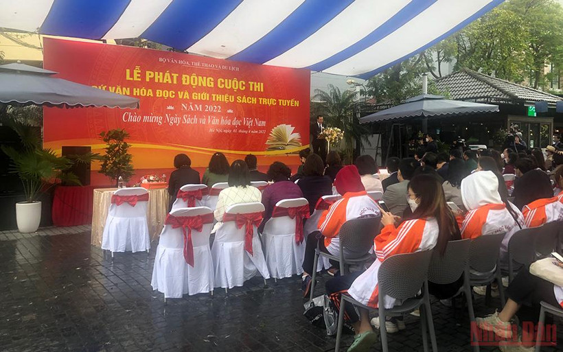 Vụ trưởng Vụ Thư viện Phạm Quốc Hùng phát biểu tại lễ phát động.