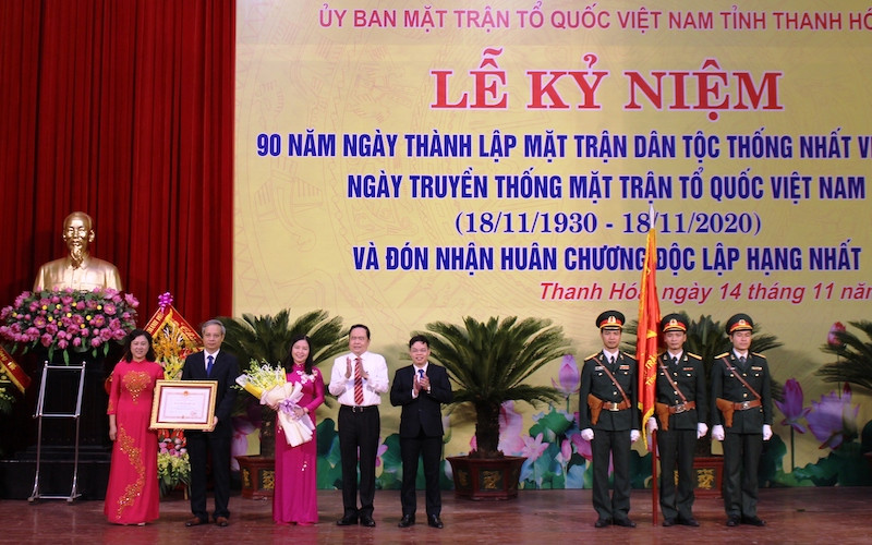 Ủy ban MTTQ tỉnh Thanh Hóa vinh dự đón nhận Huân chương Độc lập hạng Nhất.
