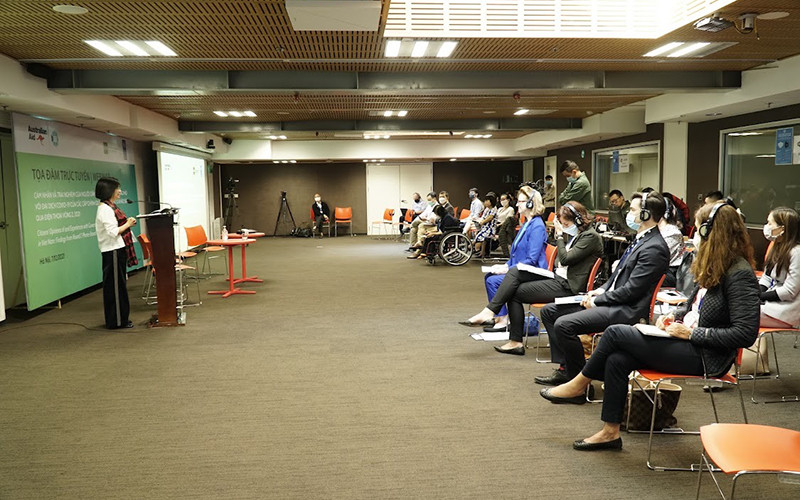 Các diễn giả tham gia tại buổi tọa đàm trực tuyến.