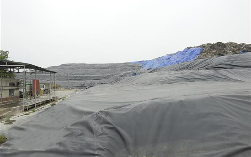 Một góc bãi rác Xuân Sơn, Sơn Tây, Ba Vì, Hà Nội. (Ảnh: TTXVN)