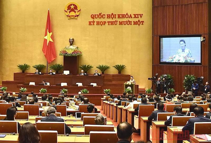 Chủ tịch Quốc hội Nguyễn Thị Kim Ngân trình bày Báo cáo Công tác nhiệm kỳ khoá XIV của Quốc hội, sáng 24-3 (Ảnh: TRẦN HẢI)