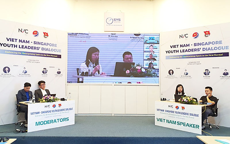 Toàn cảnh chương trình tại đầu cầu Hà Nội.