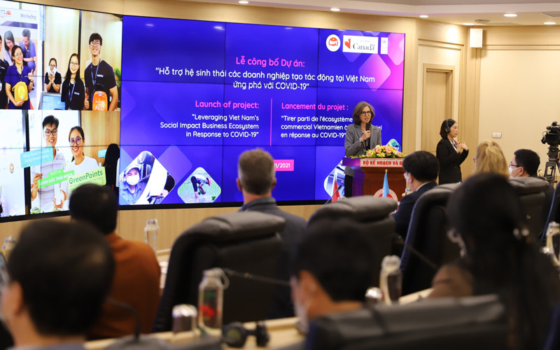 Quang cảnh lễ công bố.