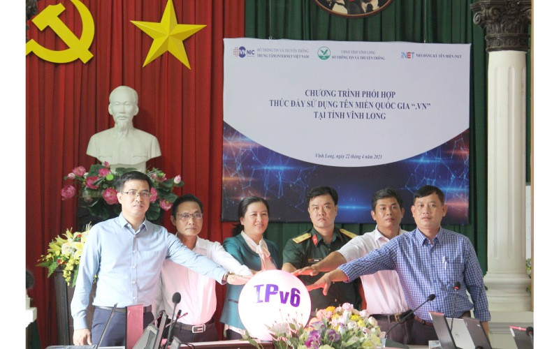 Lễ công bố Chuyển đổi thành công tên miền cho các sở, ngành và địa phương tỉnh Vĩnh Long. 