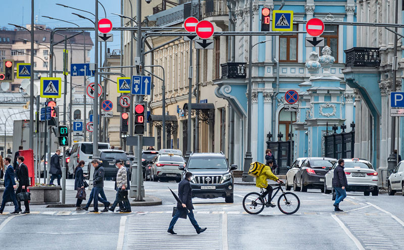 Người Nga gặp nhiều thách thức do dịch Covid-19. (Ảnh Global Look Press)