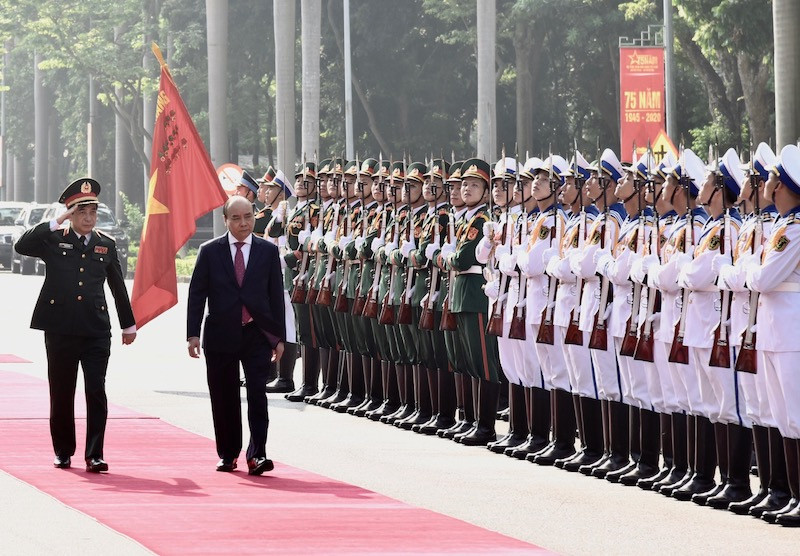 Thủ tướng Nguyễn Xuân Phúc duyệt đội danh dự (Ảnh: TRẦN HẢI)