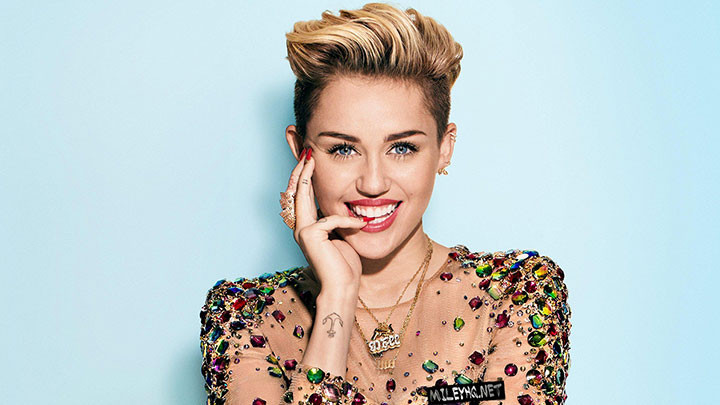 Miley Cyrus biểu diễn tại Super Bowl